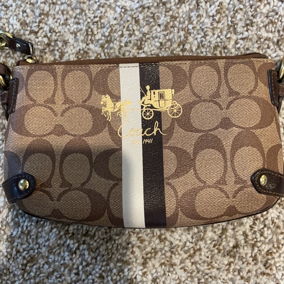 Coach wristlet - Picture 2 of 5